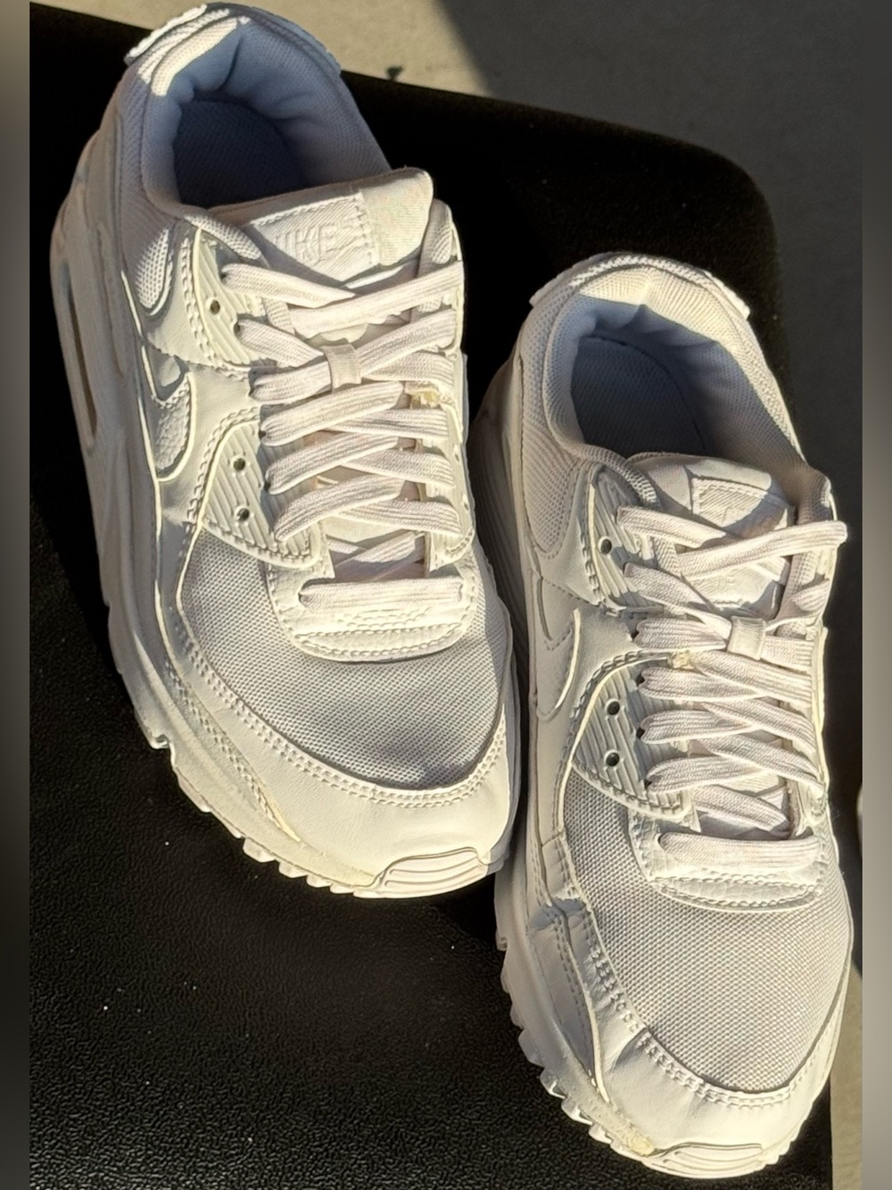 Nike Air Max 90 Triple White Sneaker DH8010-100 Women’s Size 7 / EU 38 - EUC